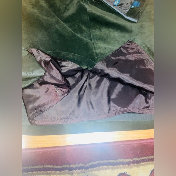 Danier Genuine Leather Olive Dark Green Skirt With Small slit & string at waist - Picture 10 of 14